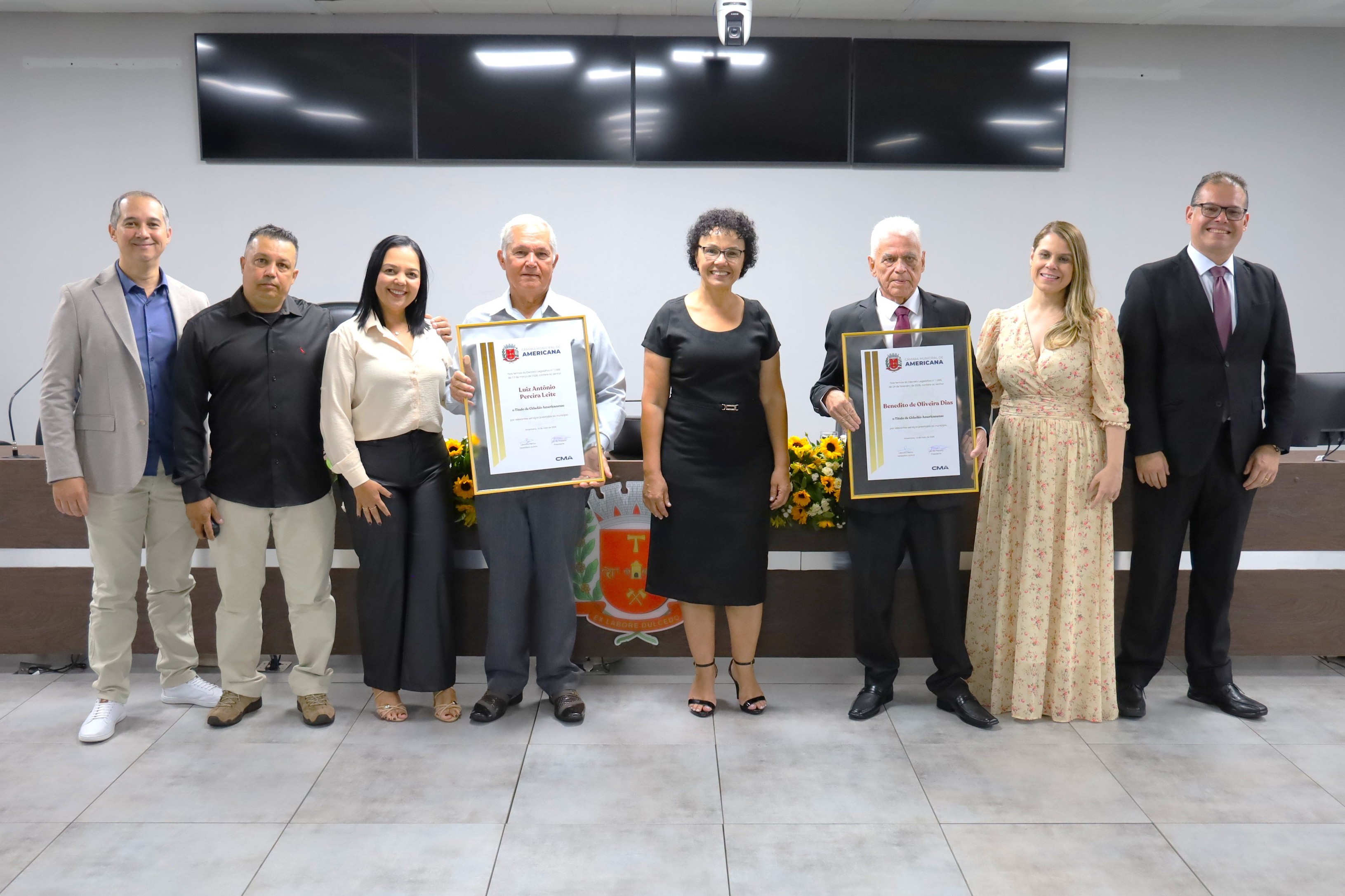 Benedito de Oliveira Dias e Luiz Antônio Pereira Leite recebem títulos de cidadão americanense em sessão solene
