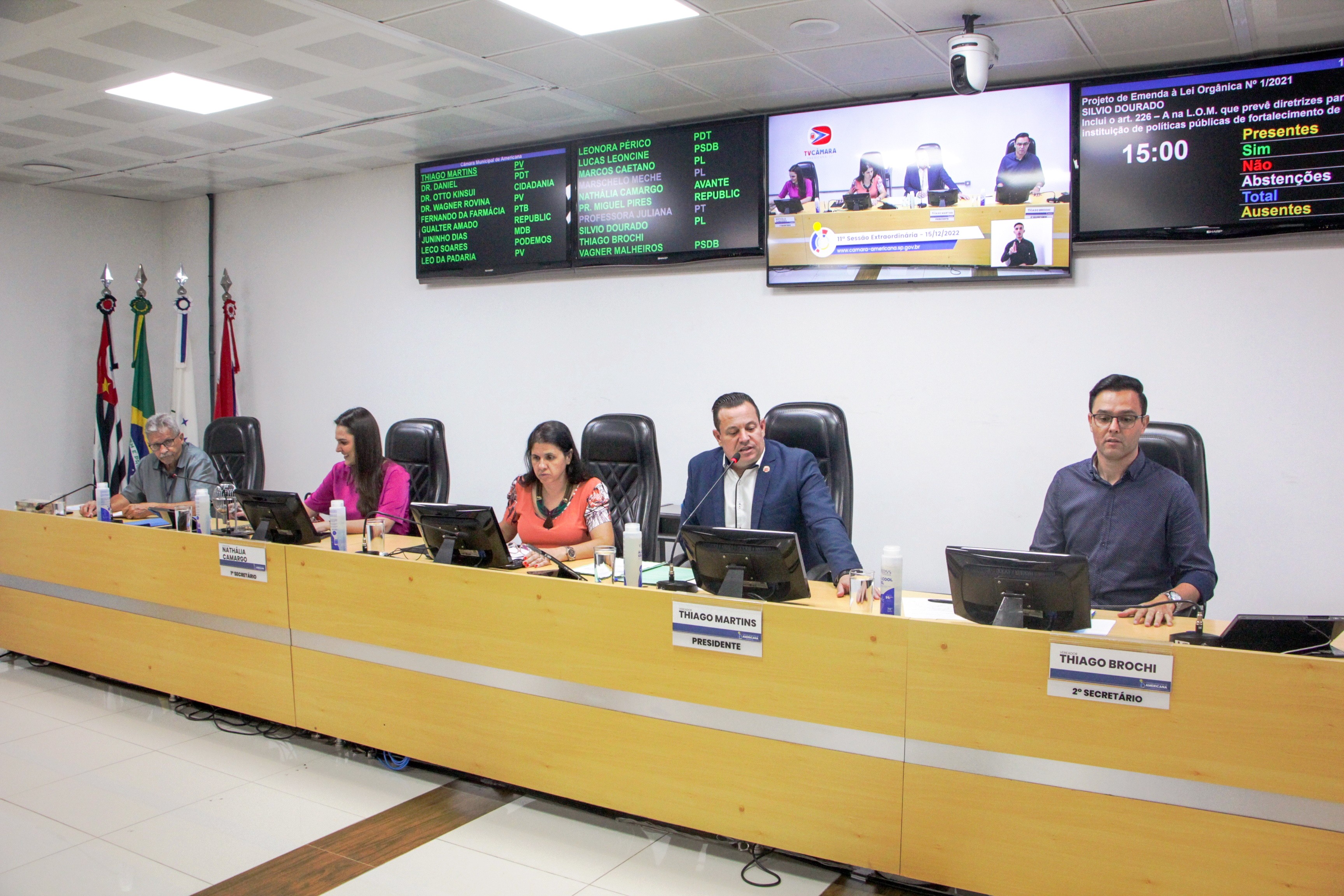Câmara adia sessão que analisaria nove projetos enviados pela Prefeitura