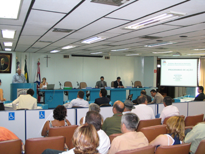 Marco Antonio Beda durante debate com os vereadores.